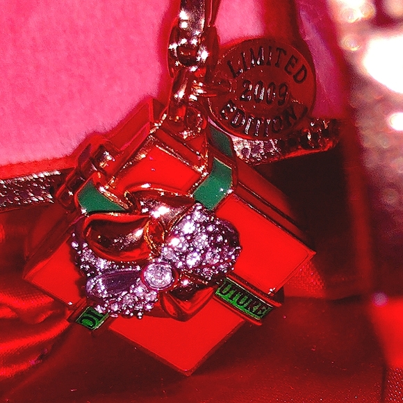 Santa Baby I Want Juicy Never Removed From Original 🎁 NWT - Picture 12 of 12